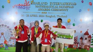 Read more about the article Bangga! 3 Siswa MTsN 1 Pati Ukir Berprestasi di Olimpiade Matematika Internasional